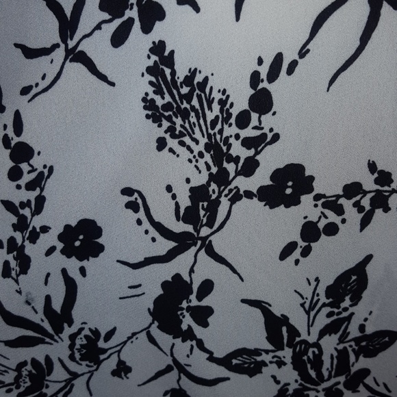 Black and white floral blouse - Picture 3 of 6